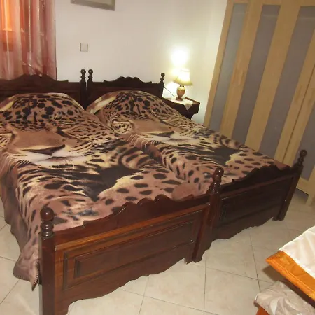 克里撒客房旅馆 *