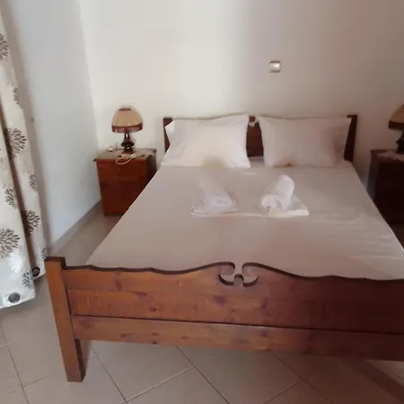 公寓 克里撒客房旅馆 *