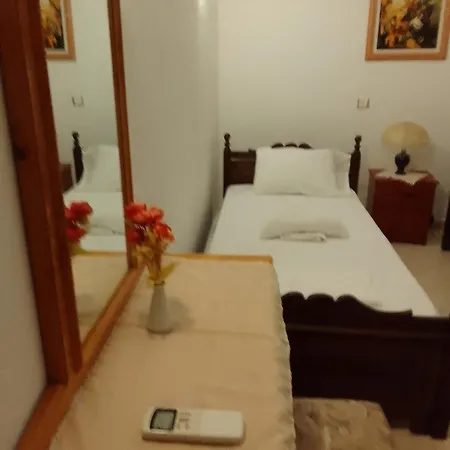 公寓 克里撒客房旅馆 *